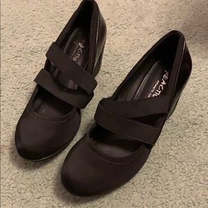 Kenneth Cole Black wedges